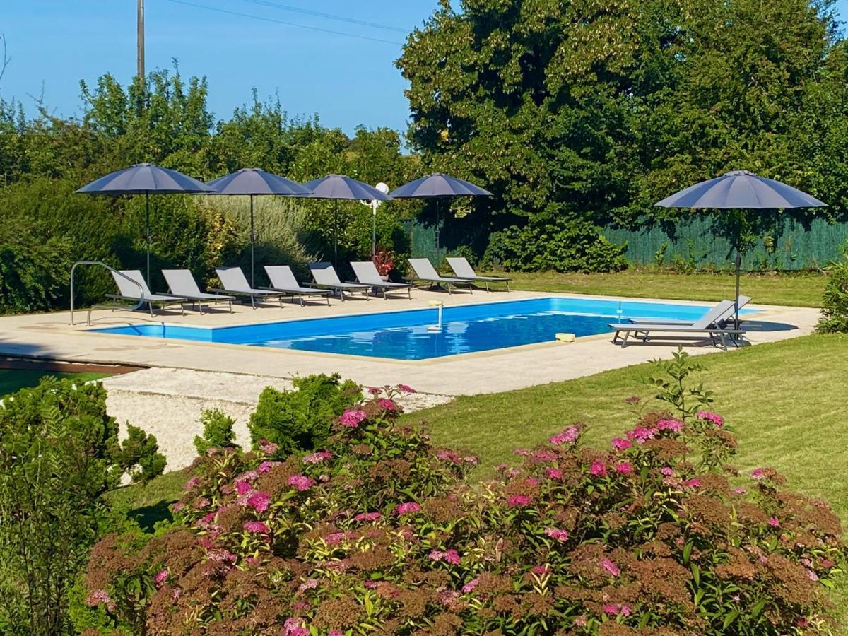 Le Petit Bleu Chambre D'Hotes Bourg-de-Visa Esterno foto